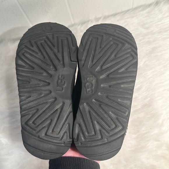 Ugg kids TASMAN II SLIPPER Size 13- Black Great condition house shoes kids - Picture 7 of 8
